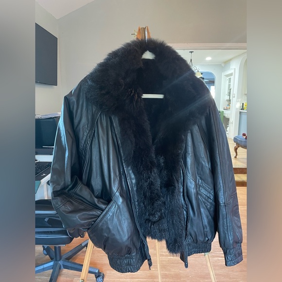 Cropped Black Leather Bomber Jacket w/ FULL Removable Fur Lining – Made in Korea - Picture 9 of 11